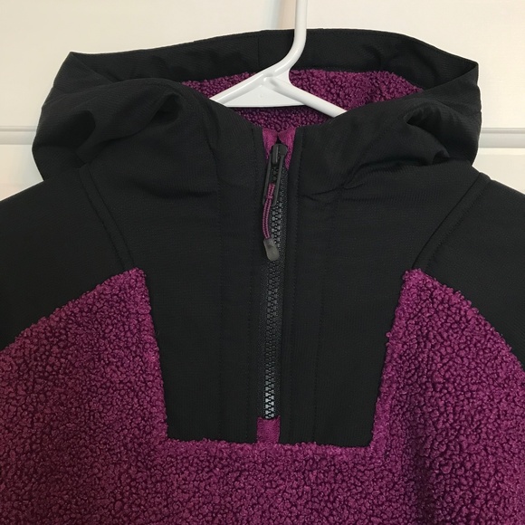 Under Armour Mission Boucle Andrack Hooded Jacket Coat Size L Black Purple - Picture 5 of 9
